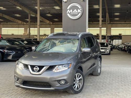 نيسان روج SL / V4 2.5 لتر / فتحة سقف بانورامية / شاشة كبيرة / دفع رباعي / جنوط / بحالة ممتازة