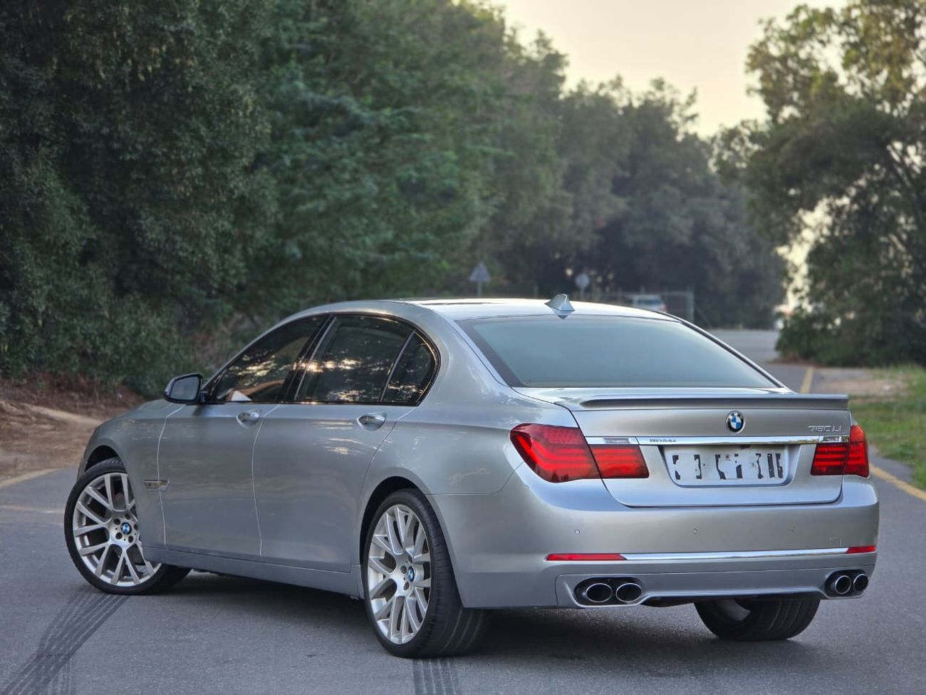 بي أم دبليو 750Li Luxury 4.4L (443 HP)