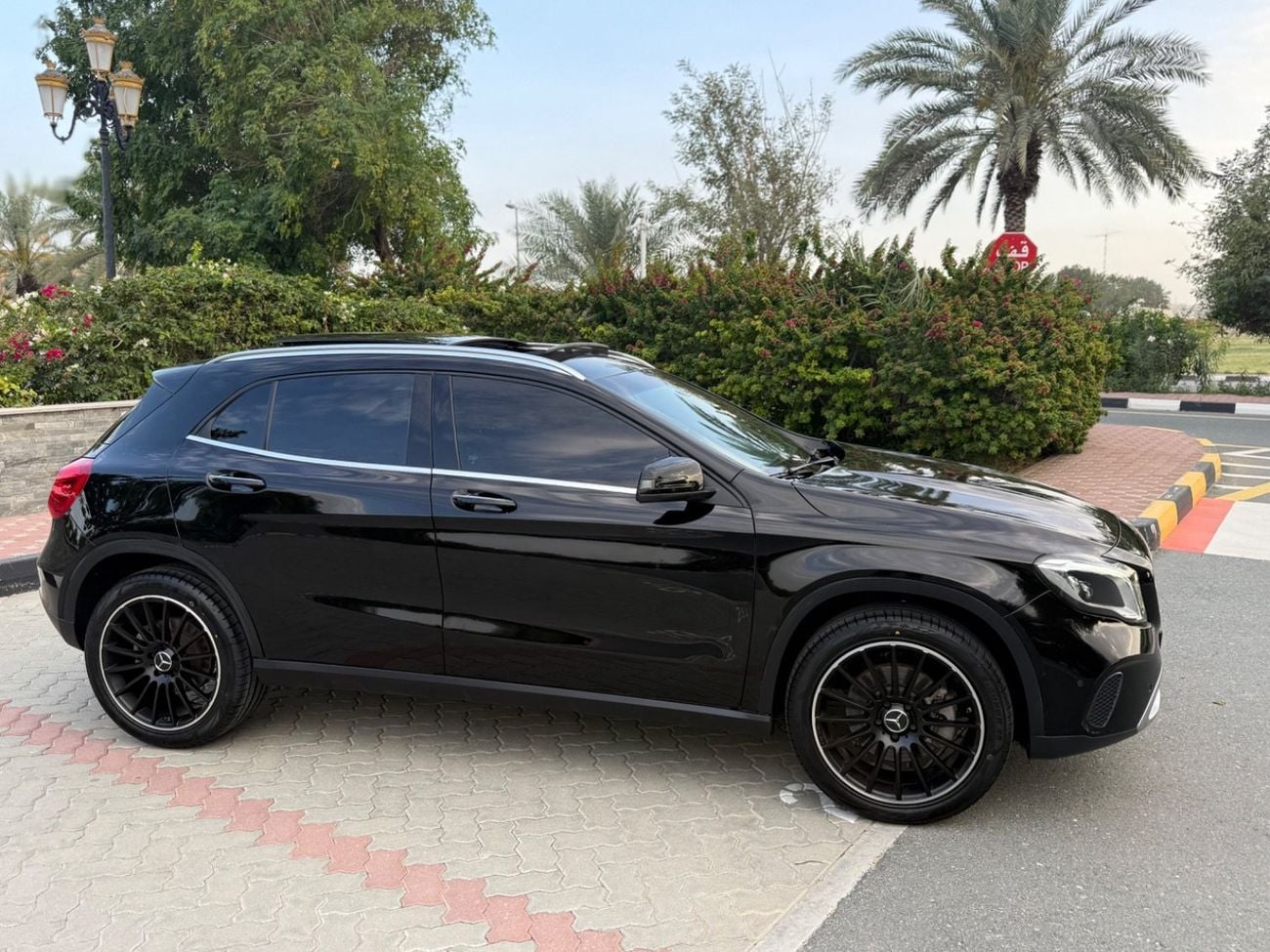 Mercedes Benz GLA250 Std 2.0L (208 HP)
