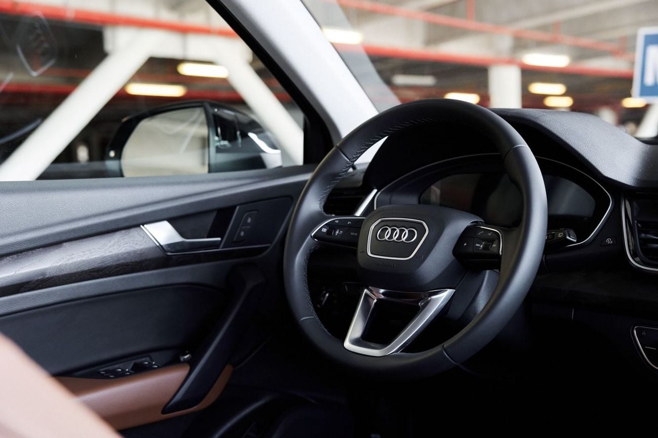 Audi Q5 45 TFSI Quattro Design 2.0L Audi Q5 2022 GCC specs