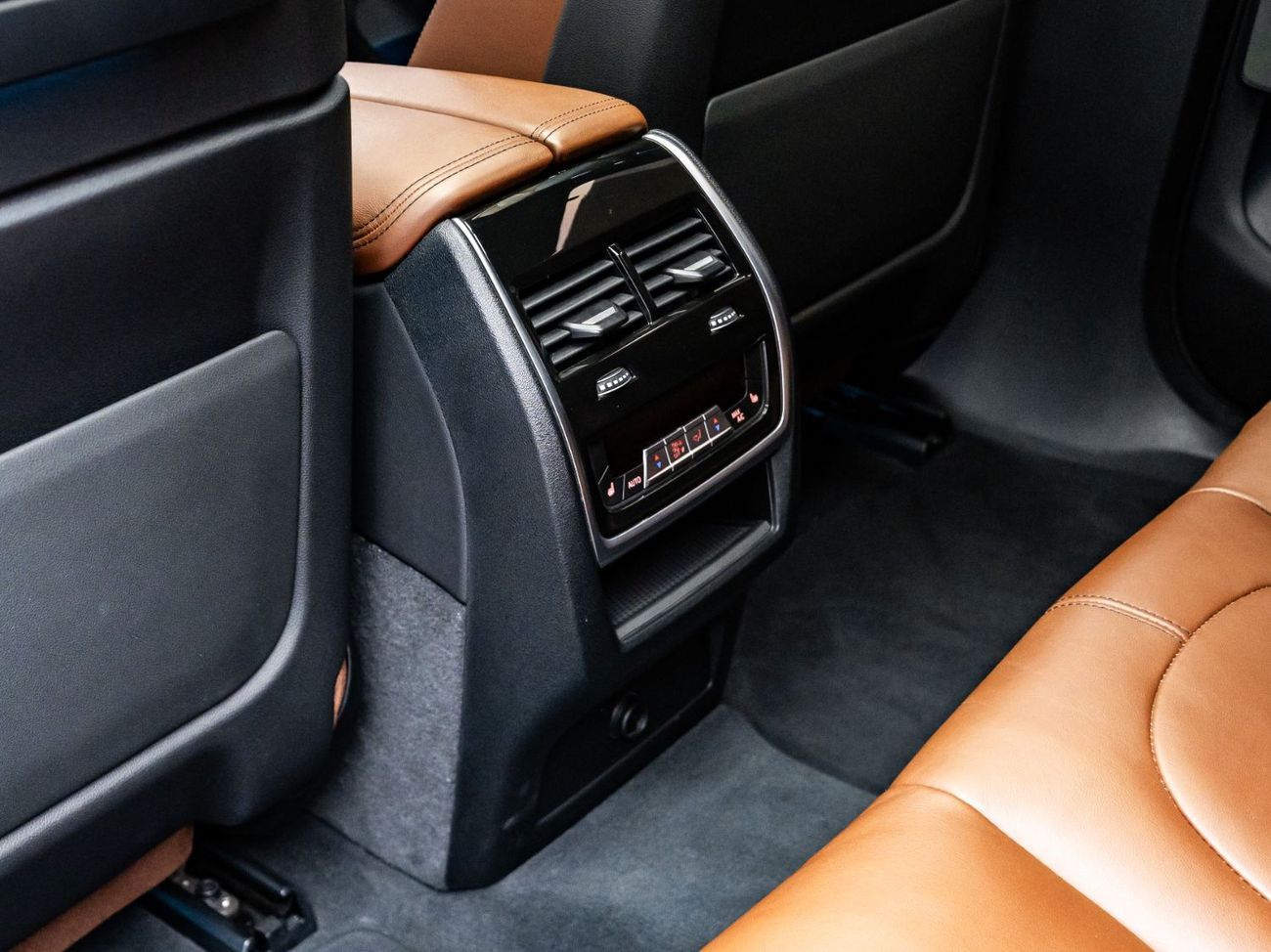 BMW X6 40i M Sport 3.0L 2024 BMW X6 xDrive40i, 2028 BMW Warranty + Service Contract, Low KMs, GCC