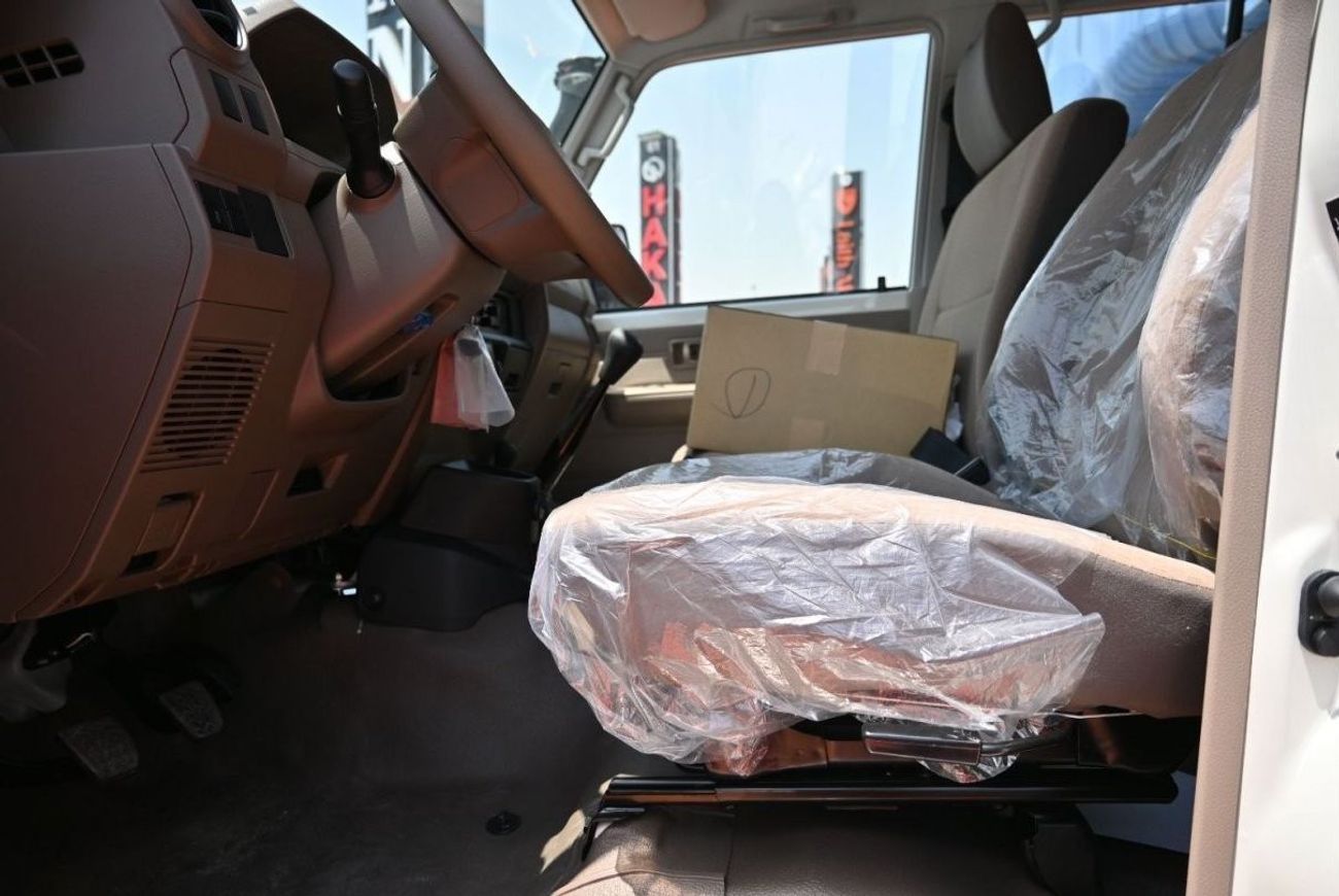 تويوتا لاند كروزر بيك آب تويوتا لاندكروزر (سلسلة 70) 4.5 لتر ديزل، بيك اب، دفع رباعي، 4 ابواب، ناقل حركة يدوي، قفل اطار، كابي