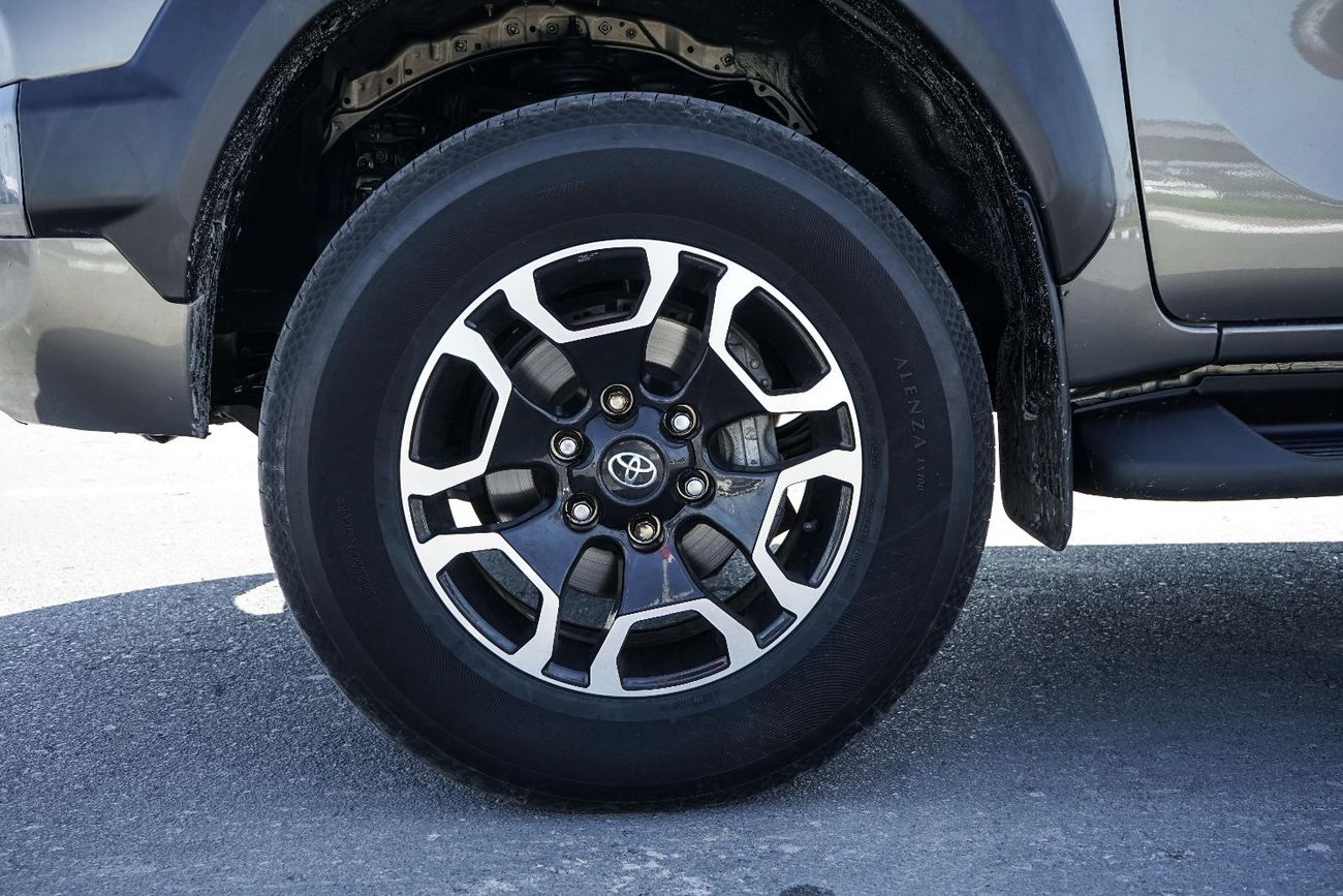 تويوتا هيلوكس The Toyota Hilux is a legendary, durable pickup truck known for its legendary toughness, off-road ca