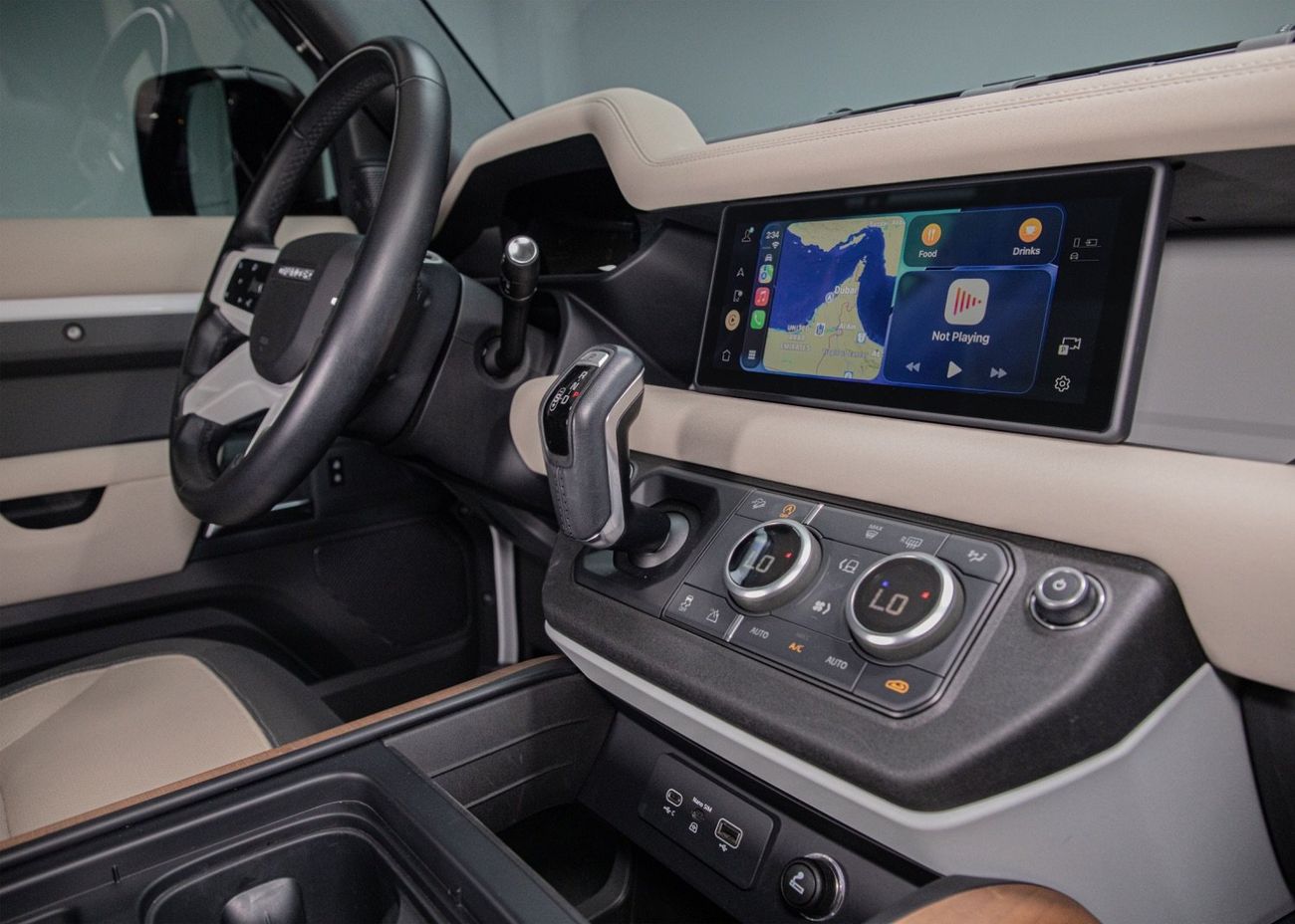 Land Rover Defender P300 90 X-Dynamic SE 2.0L (5 Seater)