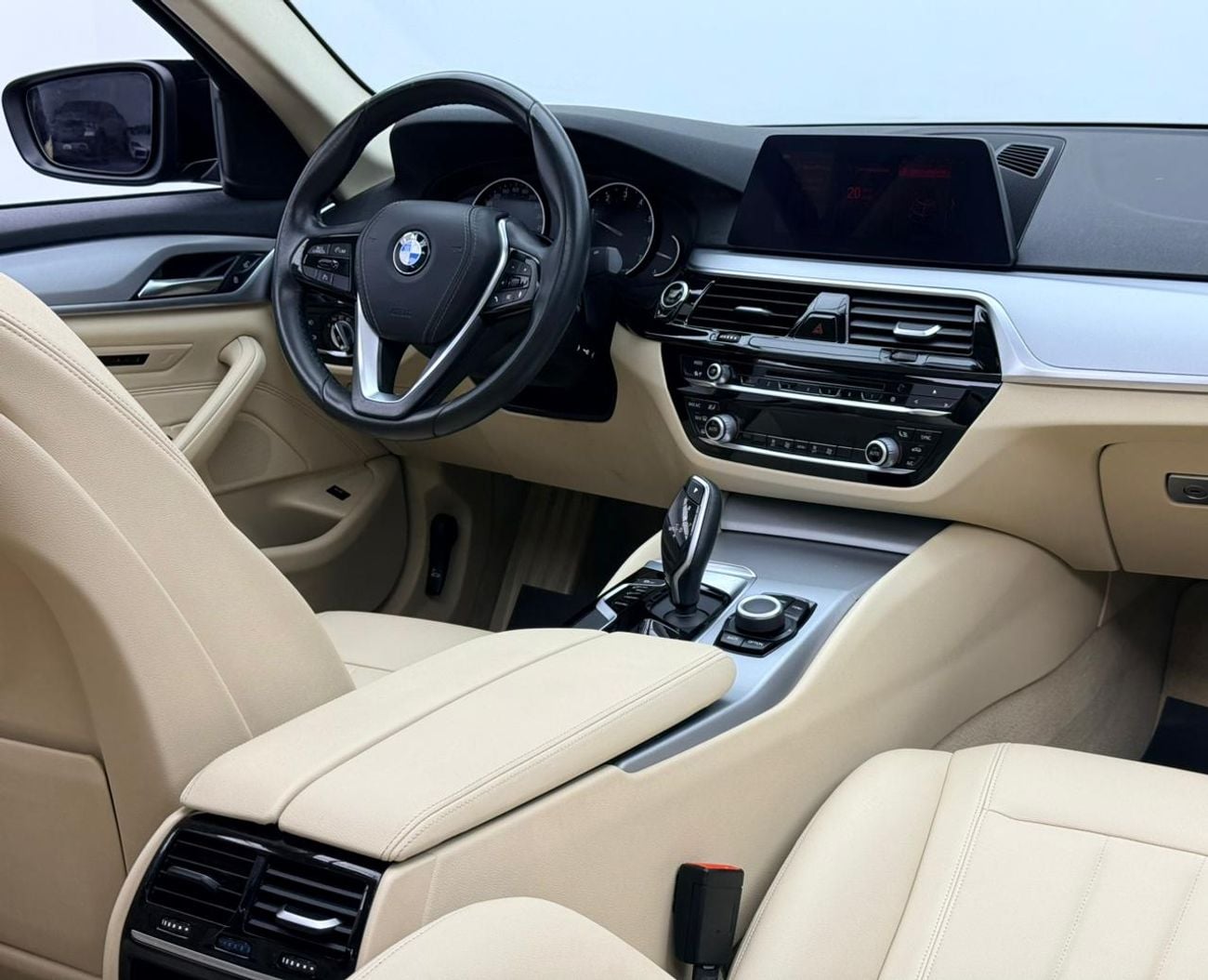 بي أم دبليو 520i 2020 BMW 520i, Warranty, Service History, Fully Loaded, Excellent Condition, GCC