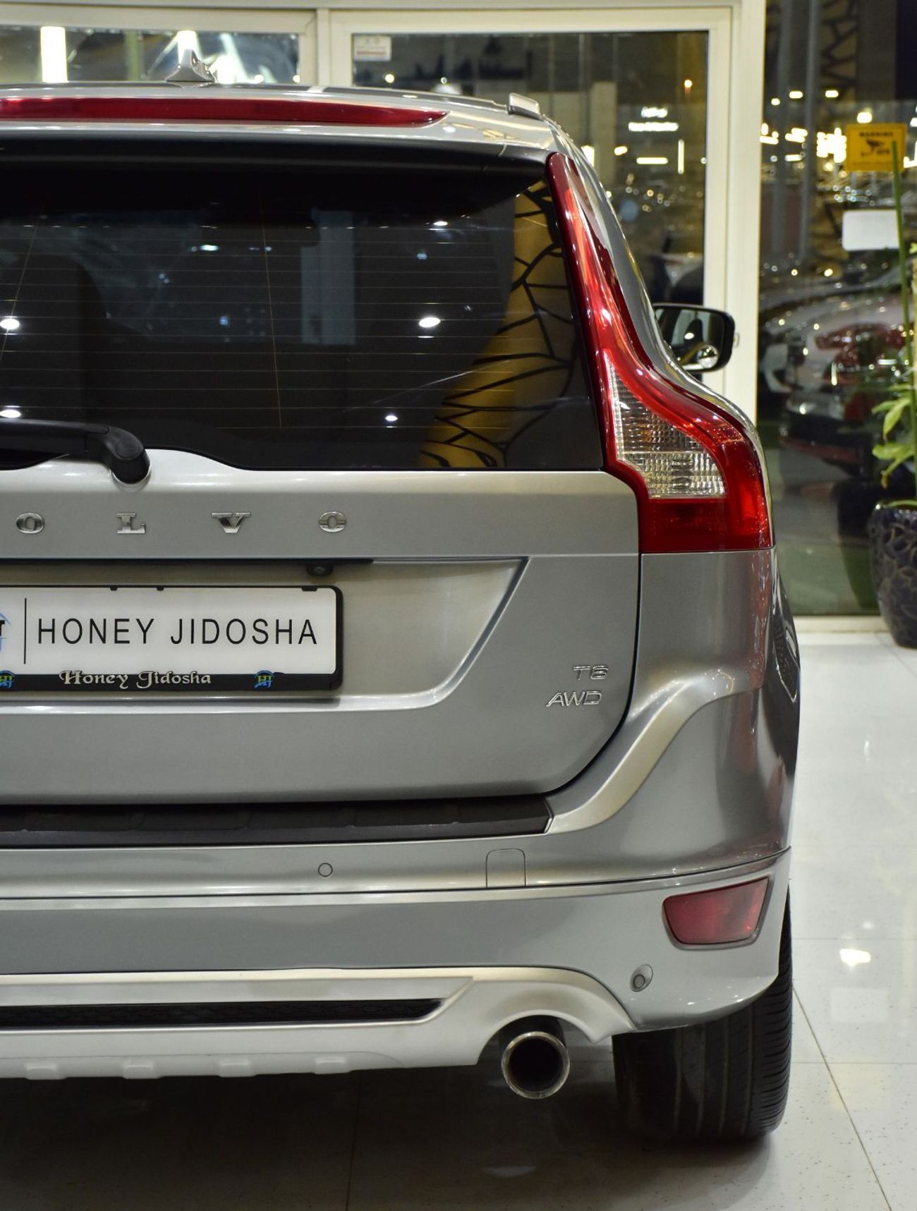 Volvo XC60 EXCELLENT DEAL for our Volvo T6 AWD R-Design ( 2010 Model ) in Silver Color GCC Specs