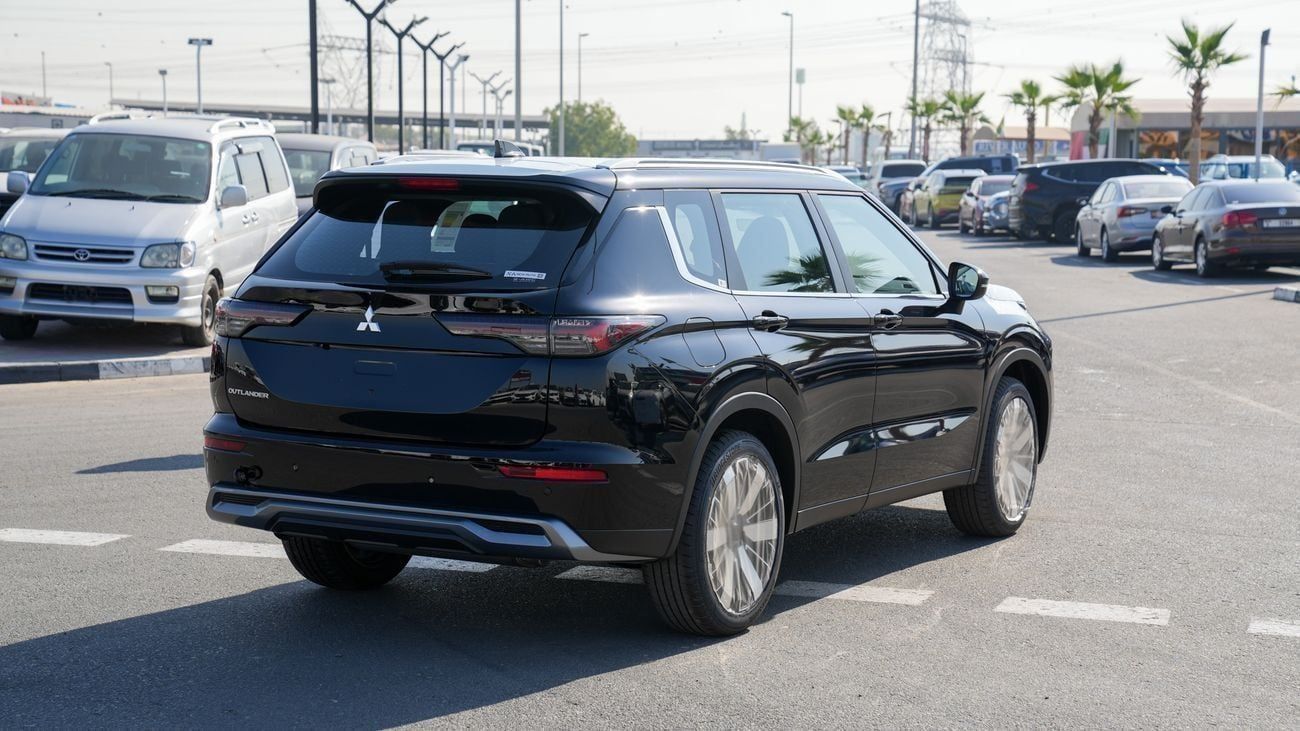 ميتسوبيشي آوتلاندر HIGHLINE ميتسوبيشي أوتلاندر 2026 – الفئة المتوسطة (G12) 2.5 لتر | SUV بسبعة مقاعد | مواصفات الخليج |