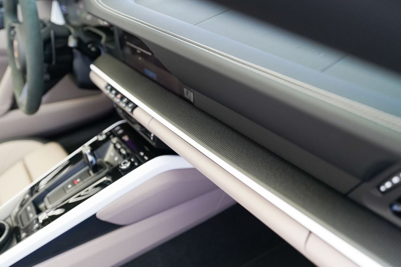 Porsche 911 Targa 4GTS 3.0L (450 HP)