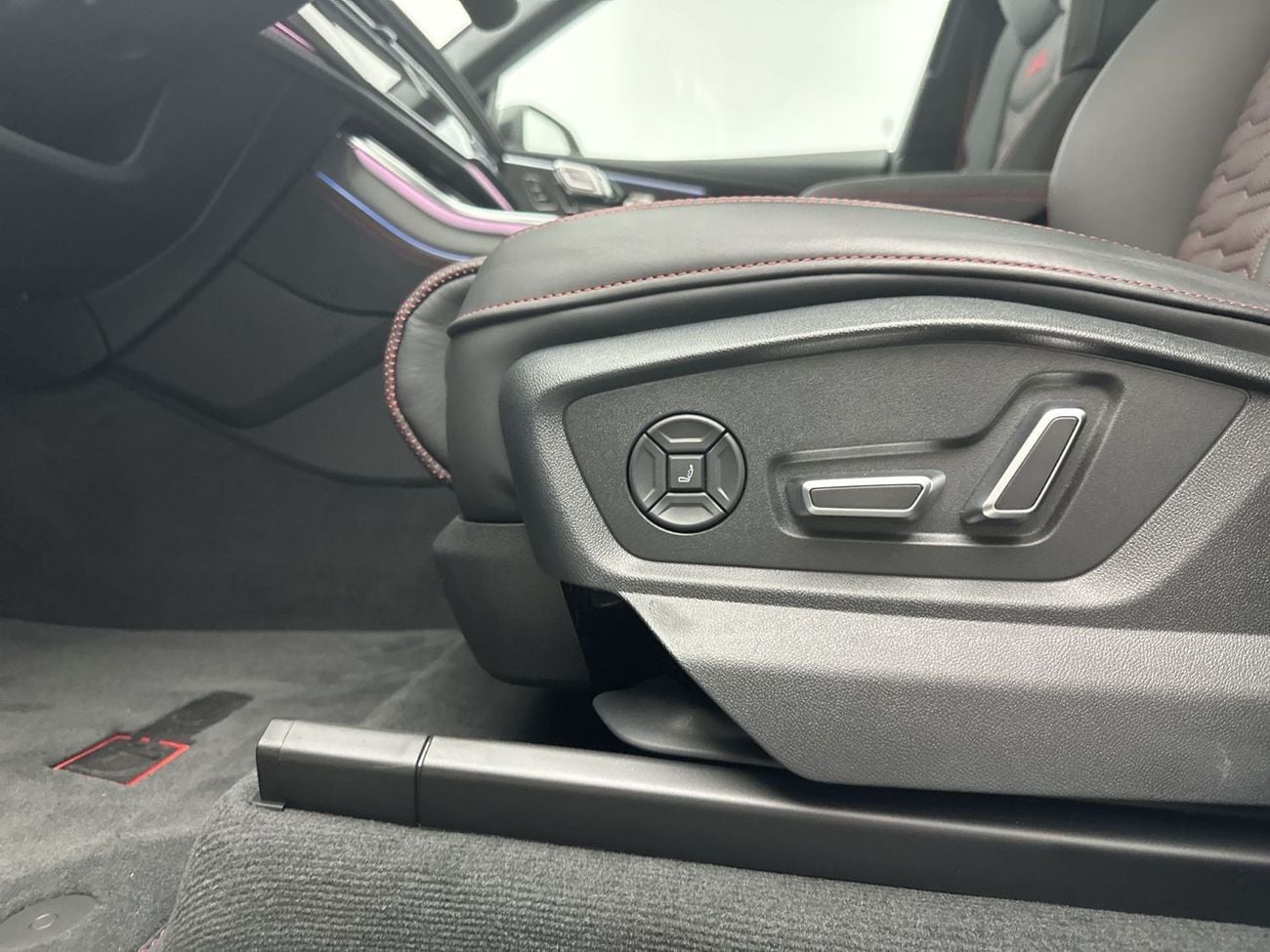 أودي RSQ8 RS Q8 SUV Performance 640hp Carbon Edition (Ref# 23677)