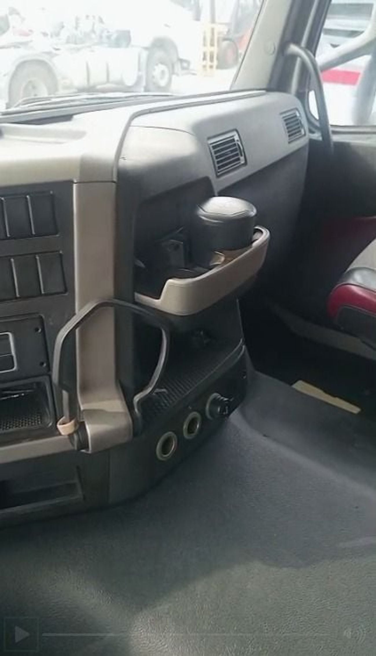 فولفو إف إم شاحنة فولفو FM 400 ذات الدفع الثنائي موديل 2016