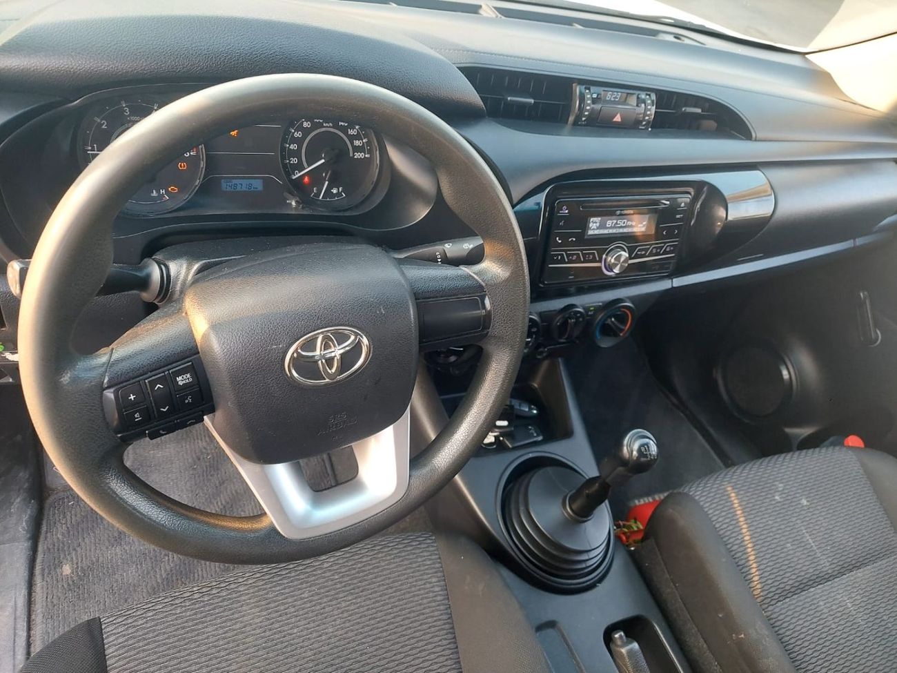 Toyota Hilux DC 2.4L 4WD DIESEL MANUAL TRANSMISSION