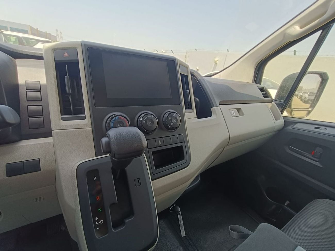 تويوتا هاياس 3.5 PETROL AUTOMATIC HIGH ROOF