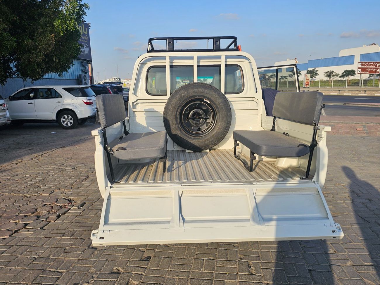 تويوتا لاند كروزر بيك آب Double Cabin-RHD-4.5L-Diesel-Manual-4WD-8 Cylinders-5 Seats-4 Doors