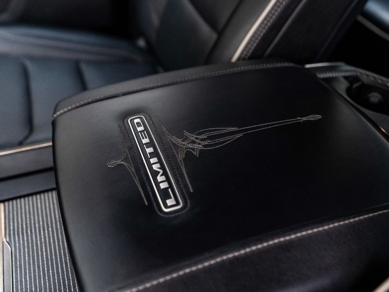 RAM 1500 Limited 5.7L (5 Seater)