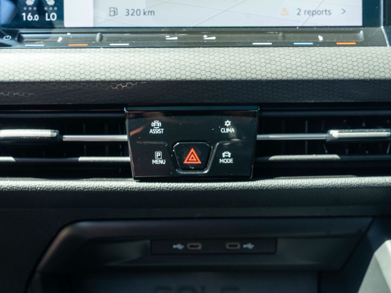 Volkswagen Golf GTI AED 1,808 PM • GTI P2 FULL • LOW KM • OFFICIAL VOLKSWAGEN WARRANTY UNTIL 2026 • STUNNING COLOUR