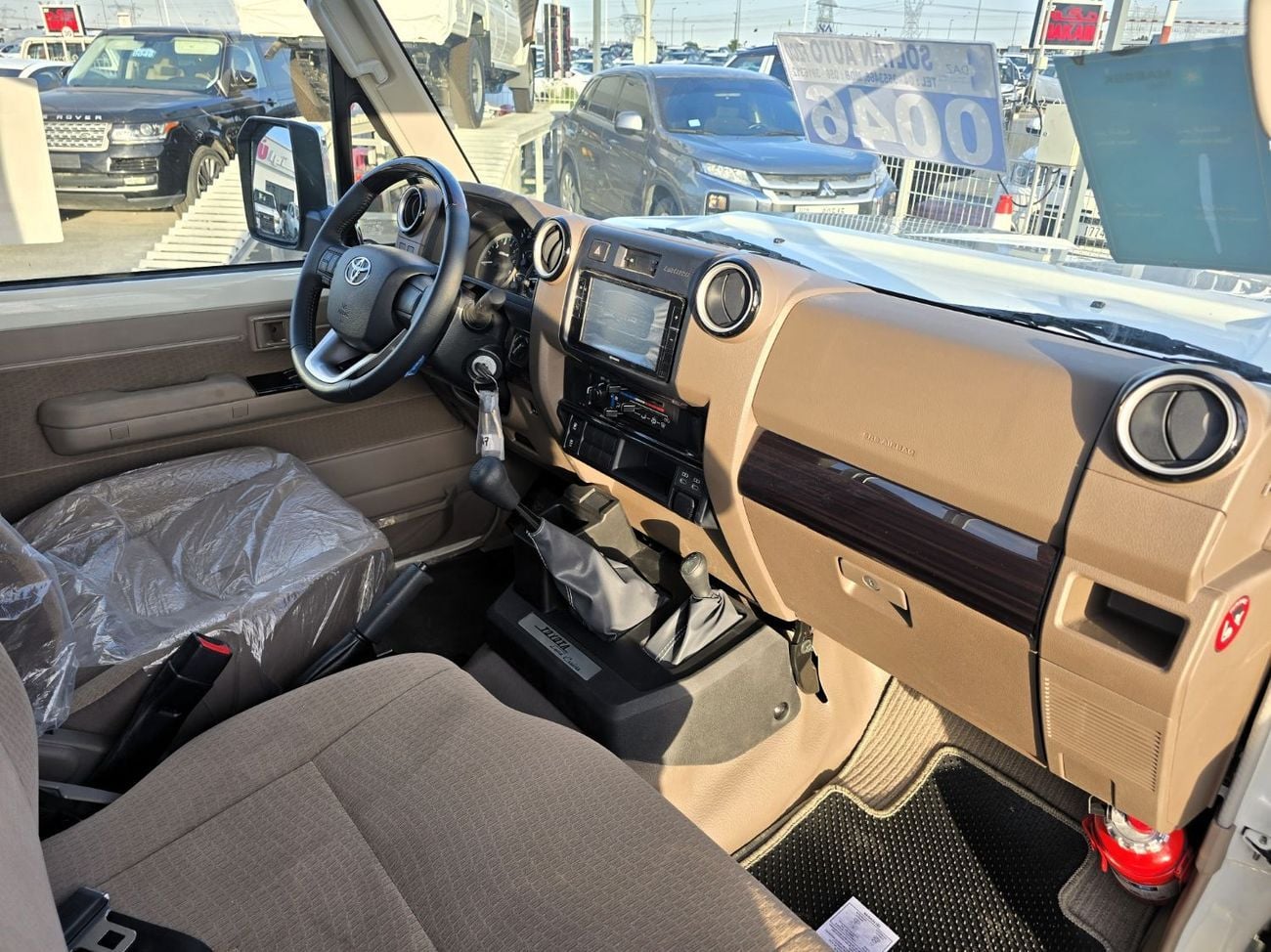Toyota Land Cruiser Pick Up SC 4.0L Toyota L.C Single cabin Pick Up 4.0l petrol v6 M/T 4WD Gcc specs  2025 Model