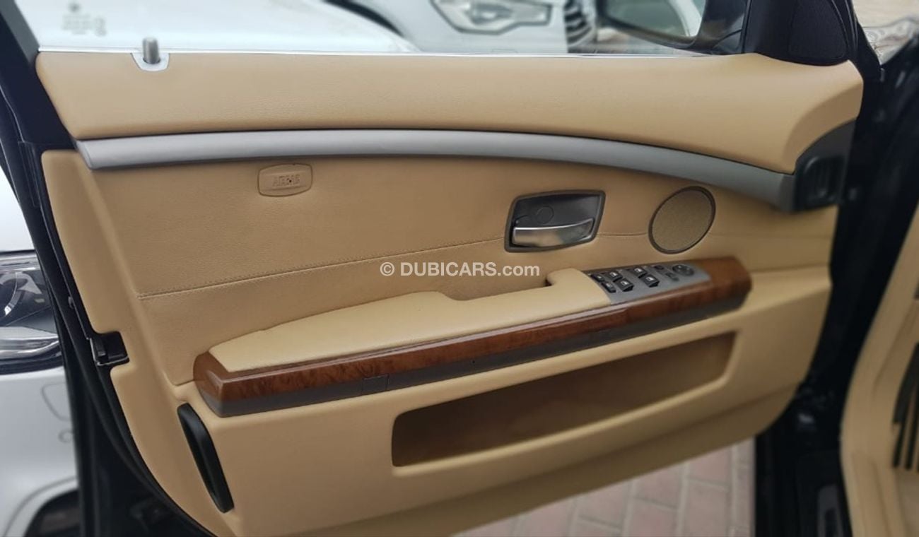 BMW 750Li Bmw 750 model 2007 GCC car prefect condition full service full option low mileage