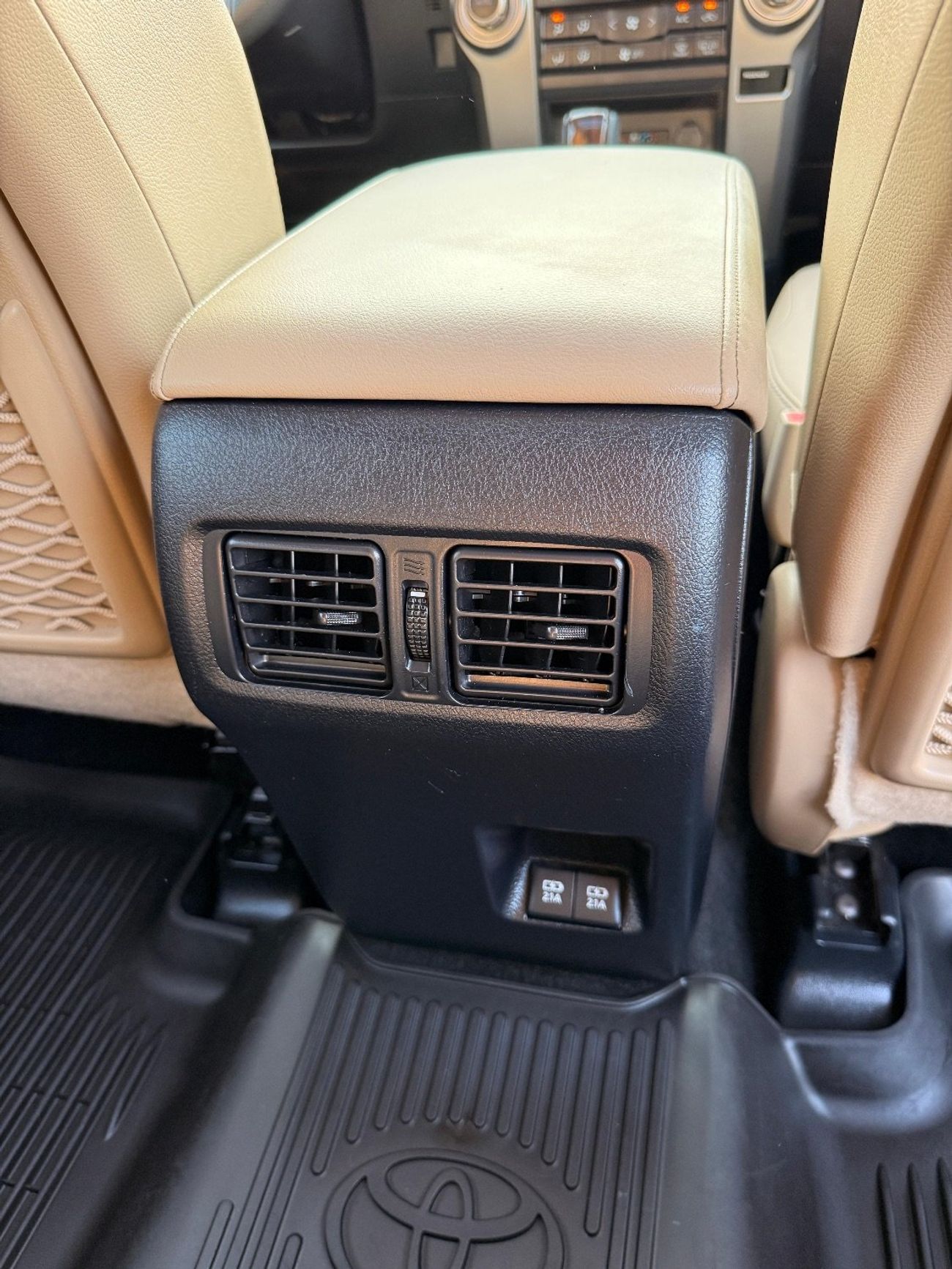 Toyota 4Runner Limited edition 2020 model leather seats, sunroof, seat cooler,heater