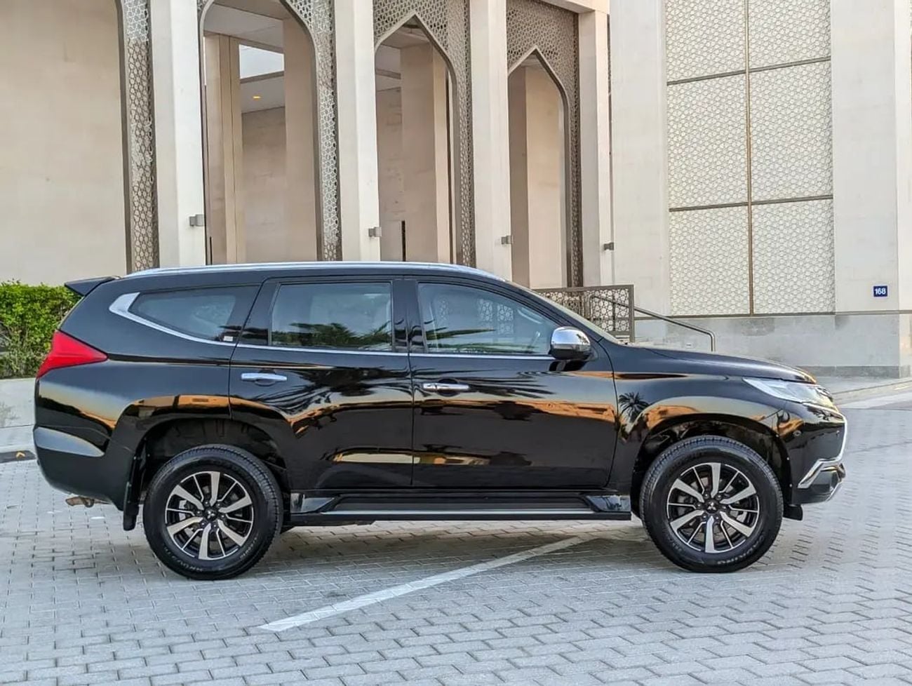 ميتسوبيشي مونتيرو سبورت FULL OPTION GLS TOP GCC IN EXCELLENT CONDITION