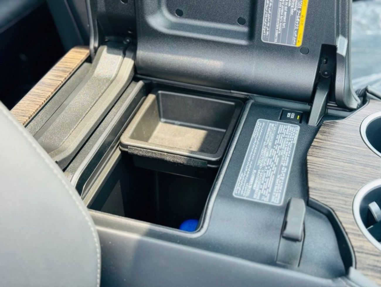 تويوتا لاند كروزر Lc300 Sahara top of the range