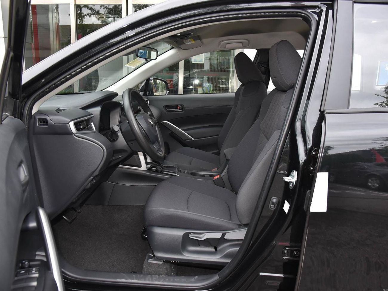 تويوتا كورولا كروس STD (NON GCC) TOYOTA COROLLA CROSS 2.0L PIONEER MODEL 2025