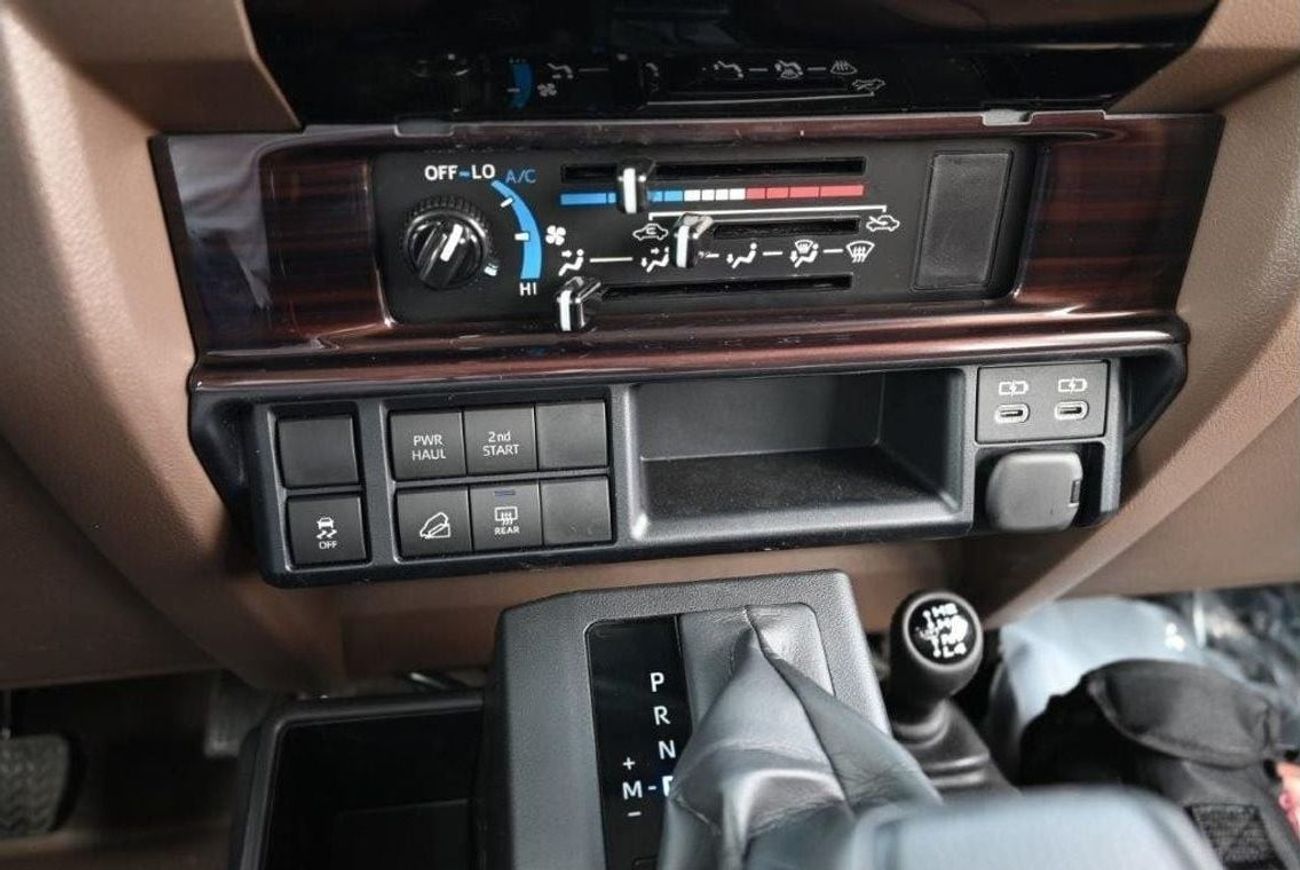 تويوتا لاند كروزر 70 SDLX V6 4.0L Petrol 5 Seater 4WD Automatic - Euro 4