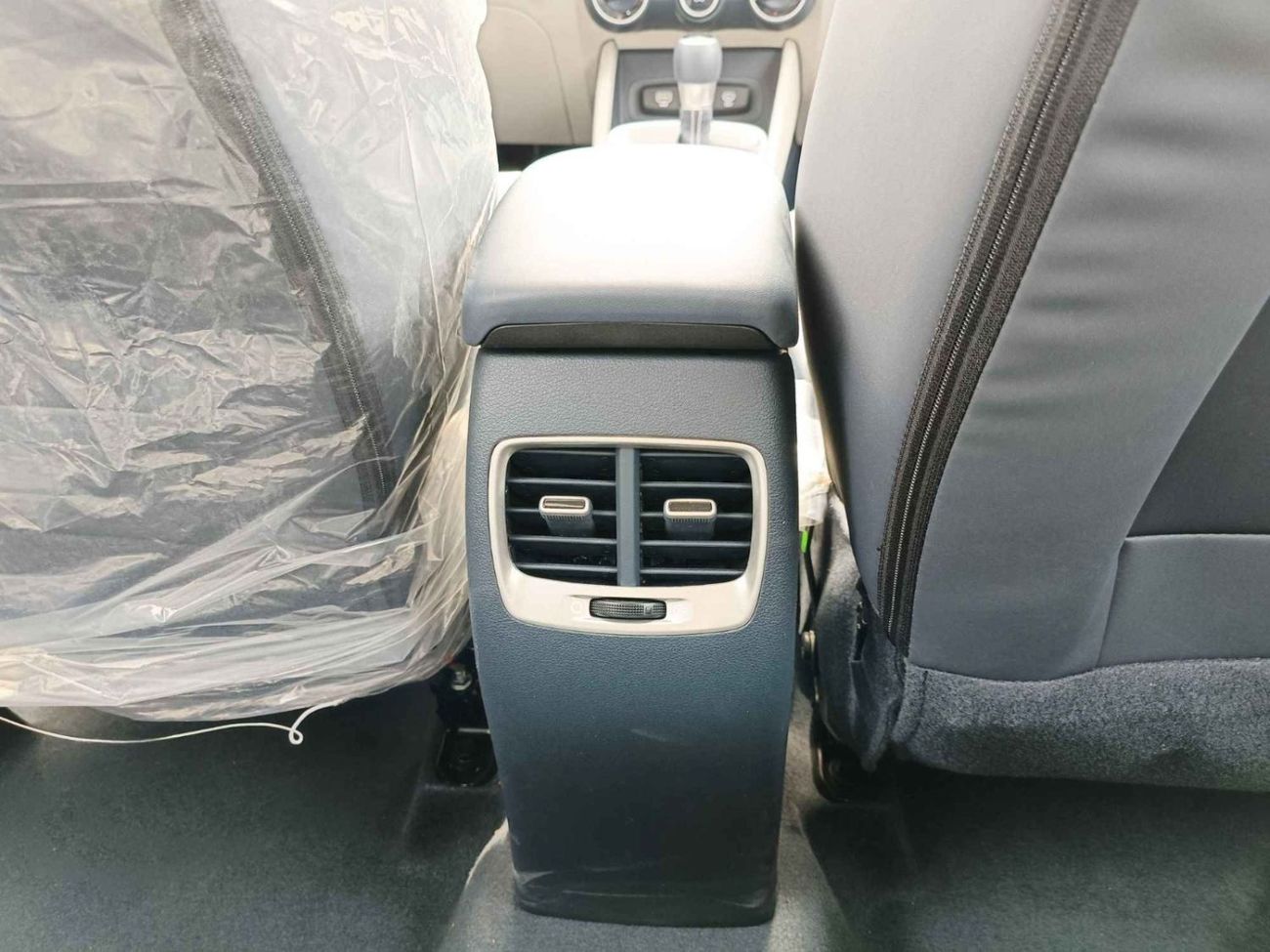 هيونداي فنيو Premier Plus Turbo/ 1.0L V4/ SUNROOF/ FULL OPTION (CODE # VEN10AF)