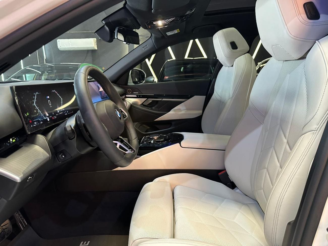 BMW 520i Executive 1.6L BMW 520i M-Kit | 2024 | KOREAN SPACE