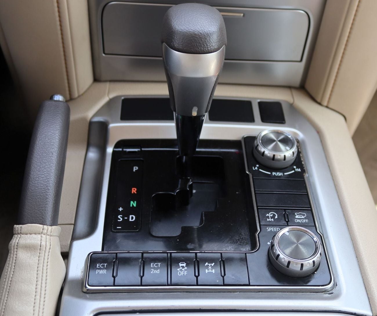 Toyota Land Cruiser GXR
