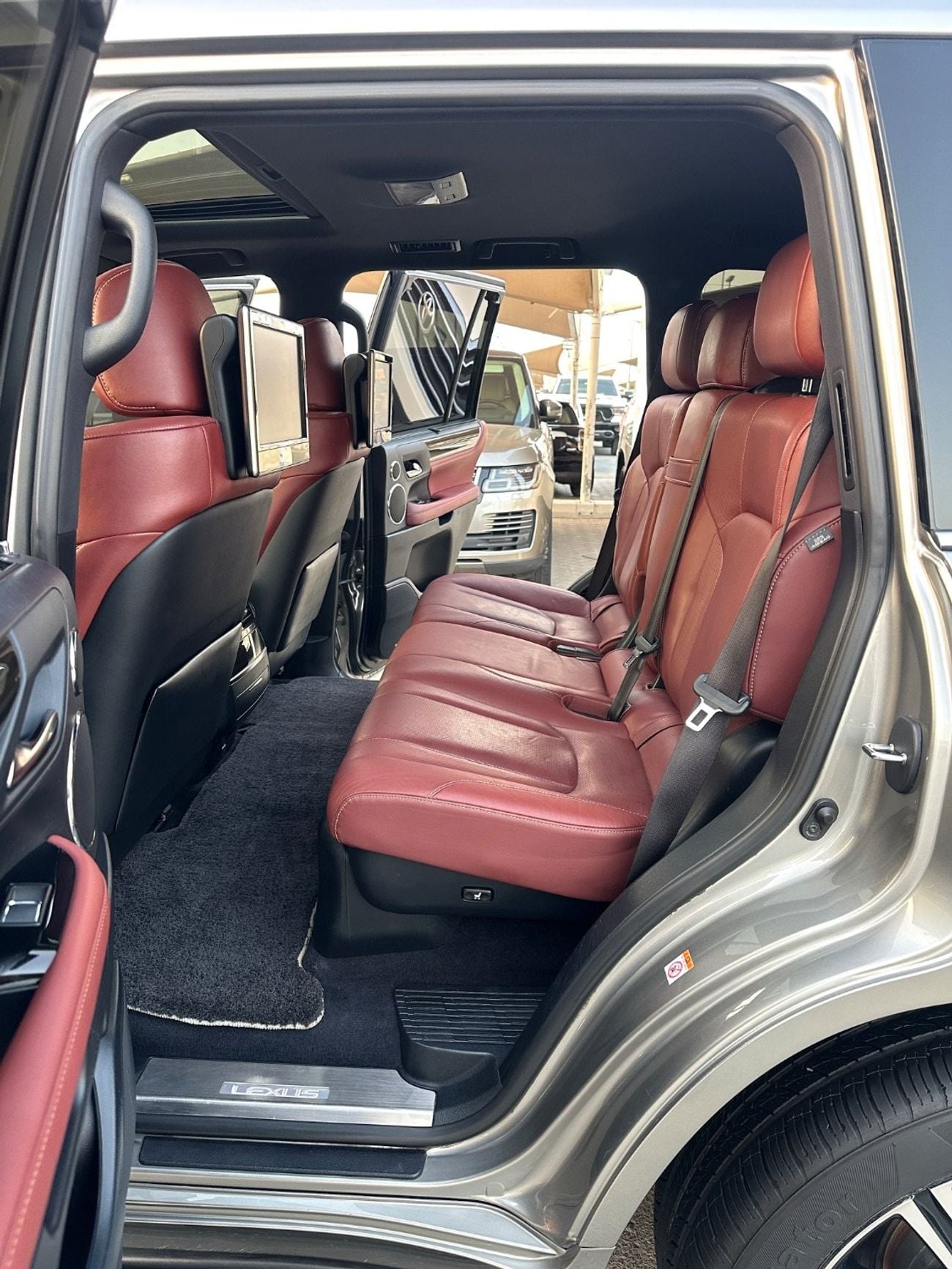 لكزس LX 570 PLATINUM SIGNATURE