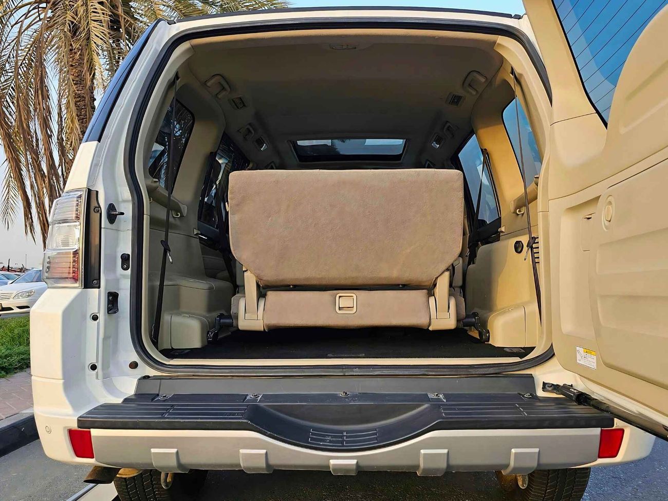 ميتسوبيشي باجيرو SIGNATURE EDITION/ SUNROOF LEATHER/ ELECTRIC SEATS/ 3.8 V6 4WD/ FULL OPT/ EXPORT ONLY / LOT#16883