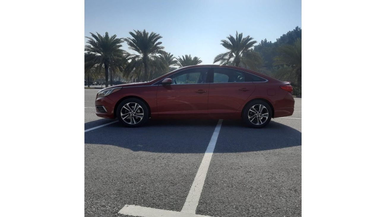 Hyundai Sonata GL Hyundai Sonata Se 2017 Red 2.4L 4 vin: 5NPE24AF4HH495067   ( UAS_ SPEC) VERY GOOD CONDITION