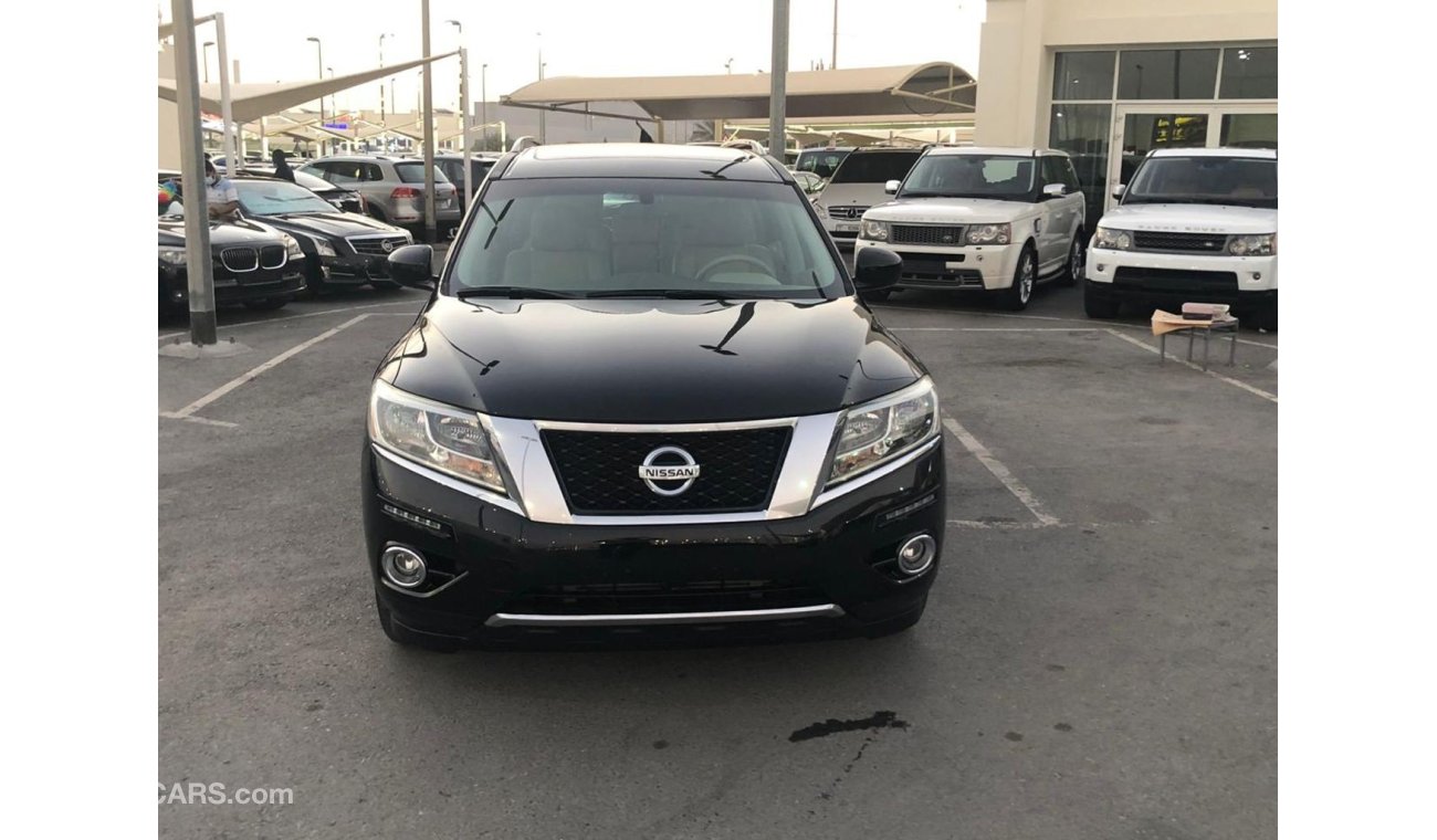 Nissan Pathfinder Nissan Pathfinder model 2014 GCC car prefect condition full option panoramic roof leather seats one 