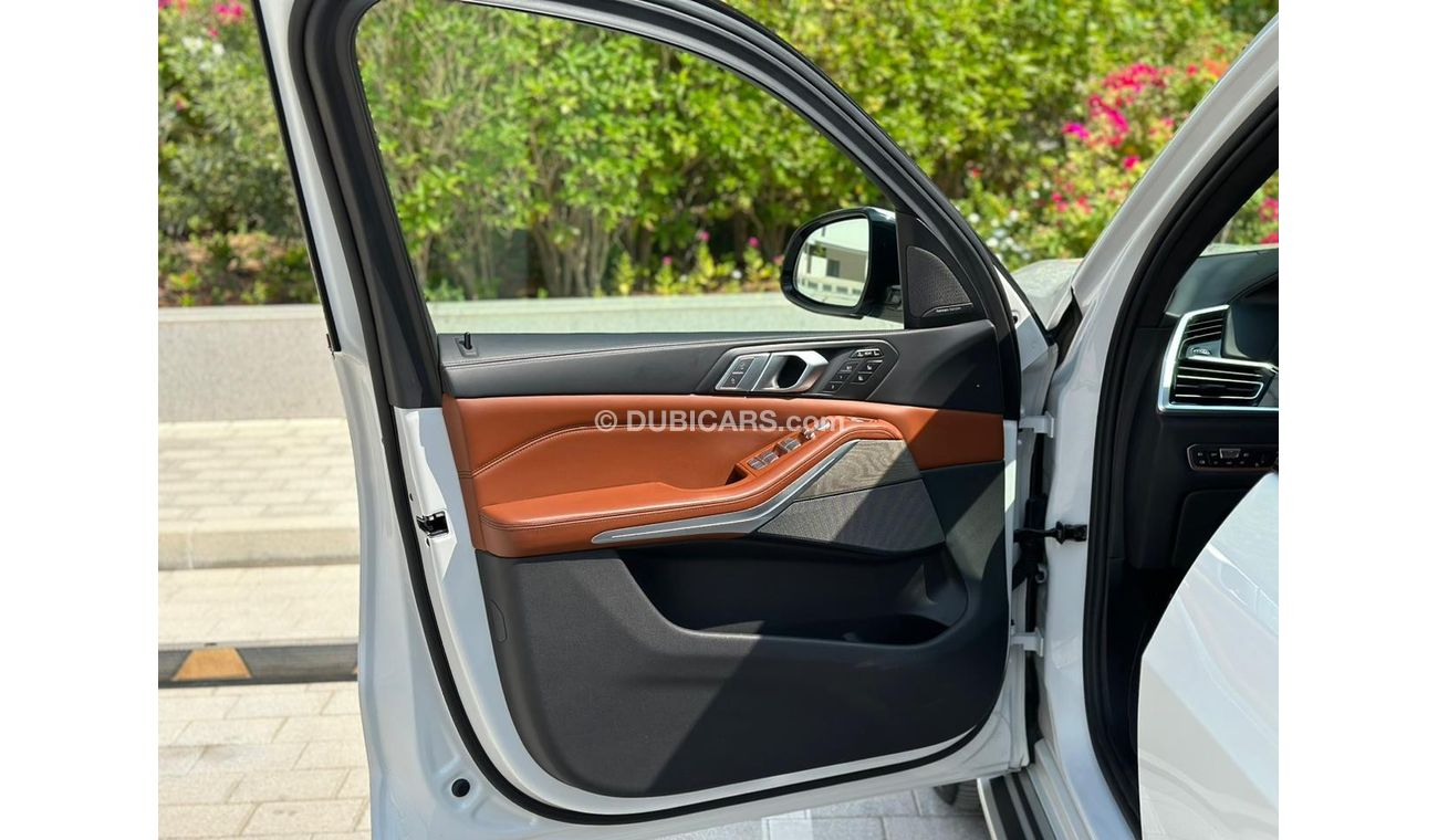 BMW X7 Bmw X7 XDrive 40i M kit Head-Up Display  Full Option Panoramic  GCC Service contract  Under warranty