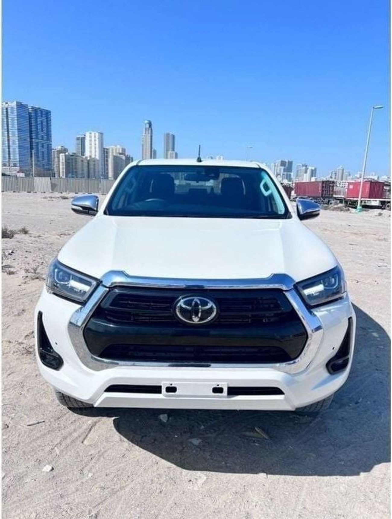 تويوتا هيلوكس diesel 2.8 liter automatic gear right hand with back camera push start