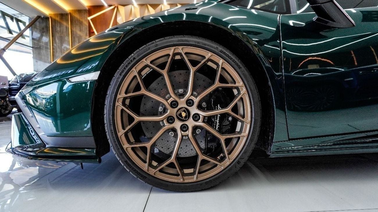 Lamborghini Huracan TECNICA 2023 Lamborghini Huracán | 5.2L Naturally Aspirated V10 | 6,900 KM | Warranty & Service