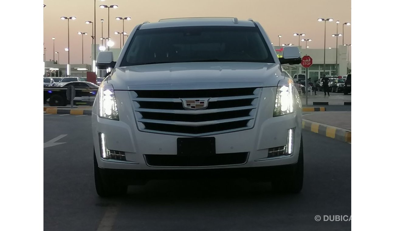 Cadillac Escalade Cadillac Escalade platinum 2016 GCC Specefecation Very Clean Inside And Out Side Without Accedent No