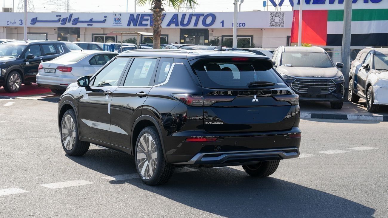 ميتسوبيشي آوتلاندر HIGHLINE ميتسوبيشي أوتلاندر 2026 – الفئة المتوسطة (G12) 2.5 لتر | SUV بسبعة مقاعد | مواصفات الخليج |