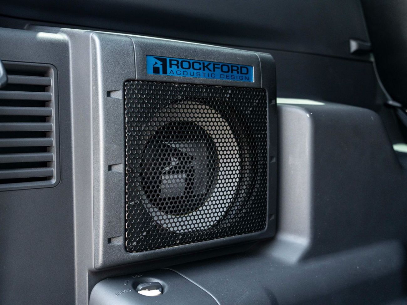 ميتسوبيشي باجيرو AED 1,730 PM • PAJERO 3.8 SIGNATURE EDITION • ONLY 25,000 KM • GCC SPECS • PRISTINE CONDITION