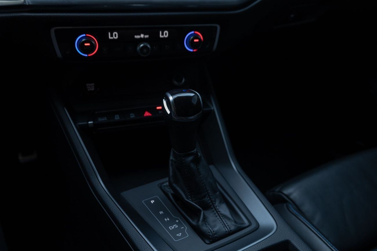 Audi RS Q3 TFSI quattro 2.5L SUV