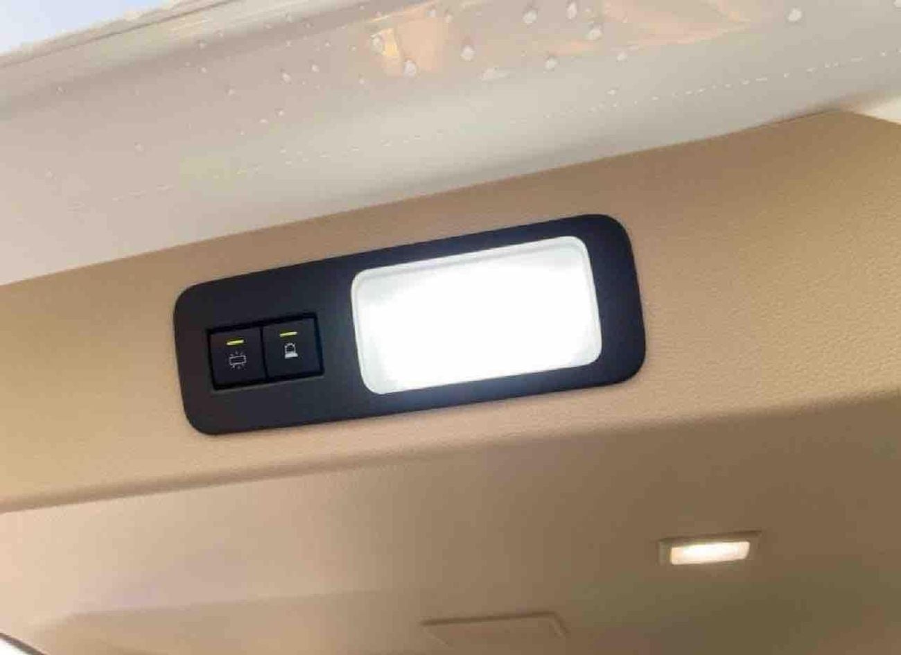 تويوتا لاند كروزر VX -V 2026 SOFTDOORS RADAR MODELISTA BODY KIT WHITE BIEGE