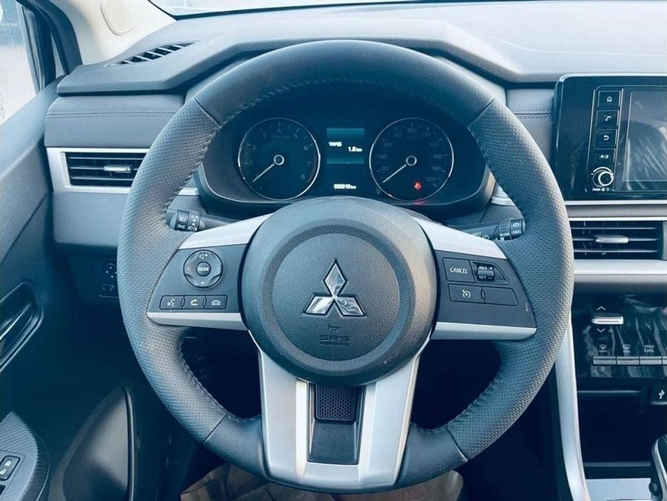 ميتسوبيشي إكسباندر MITSUBISHI XPANDER PREMIUM 1.5L 7 SEATS 2024