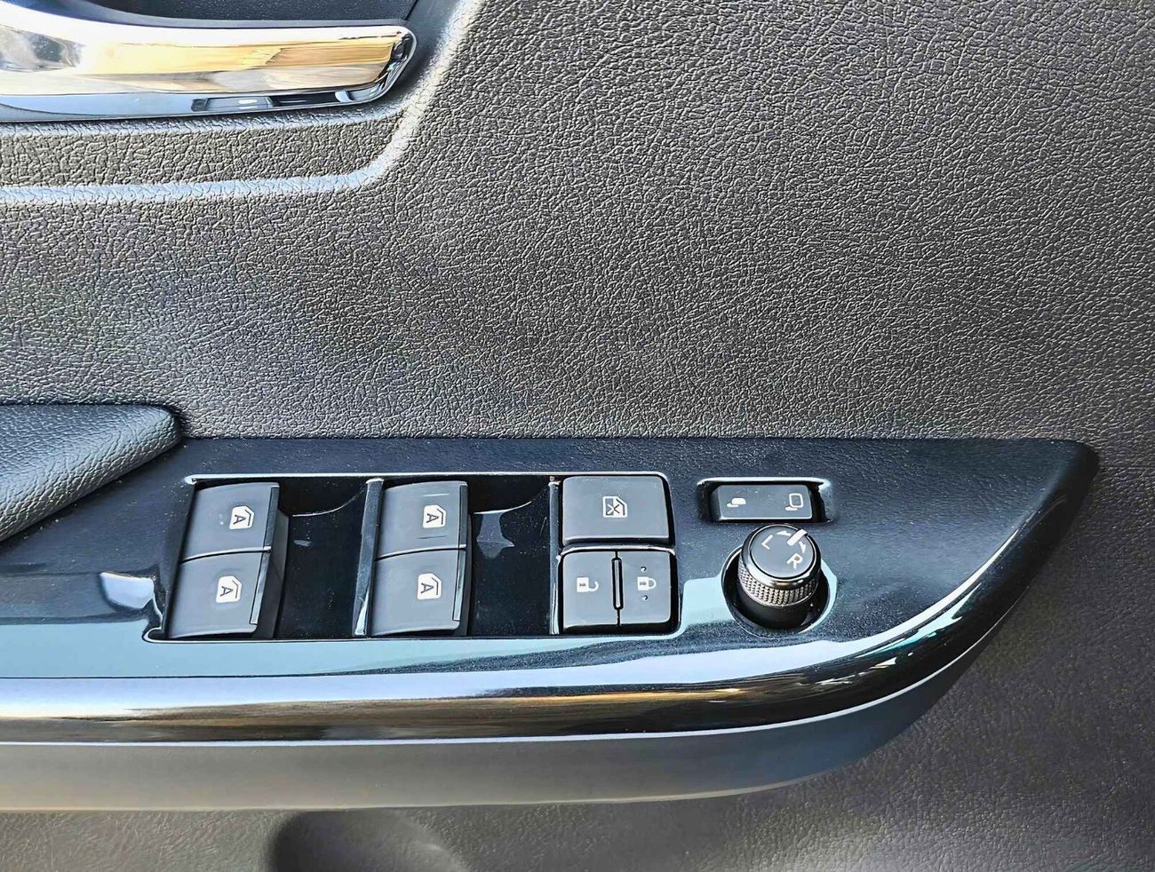 تويوتا هيلوكس ADVENTURE, 4.0L PETROL, A/T, 360* CAMERA, "18" A/WHEELS WITH ROLL BAR  (CODE #  HPV6AF)