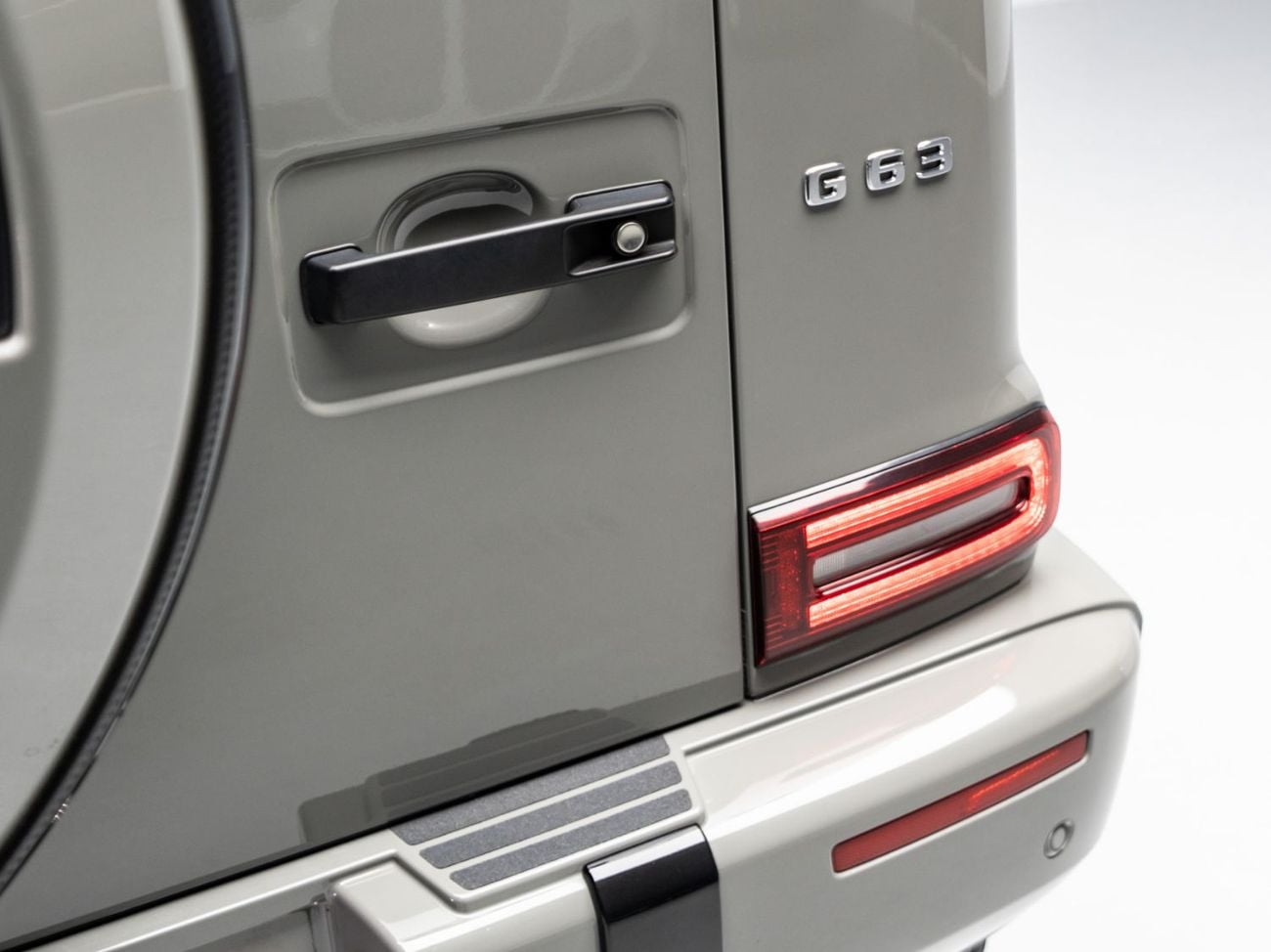 مرسيدس بنز G 63 AMG STD BUY NOW, PAY 2027 | THE BLACKLINE STANDARD | 2027 Mercedes Warranty, GCC