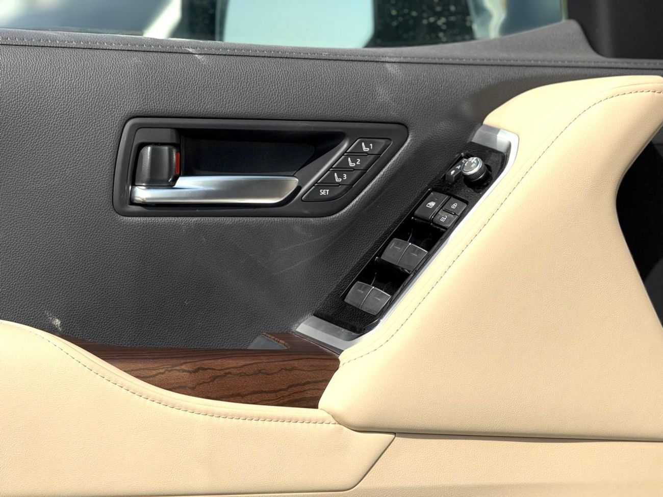 Toyota Land Cruiser Landcruiser VXR 4.0L V6 White 2026 GCC Omani