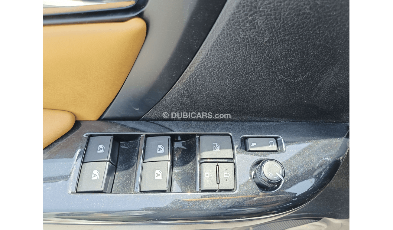 تويوتا فورتونر 2.4L V4 DIESEL, ALLOY RIMS / LEATHER SEATS / PUSH START / 4WD (CODE #  67856)