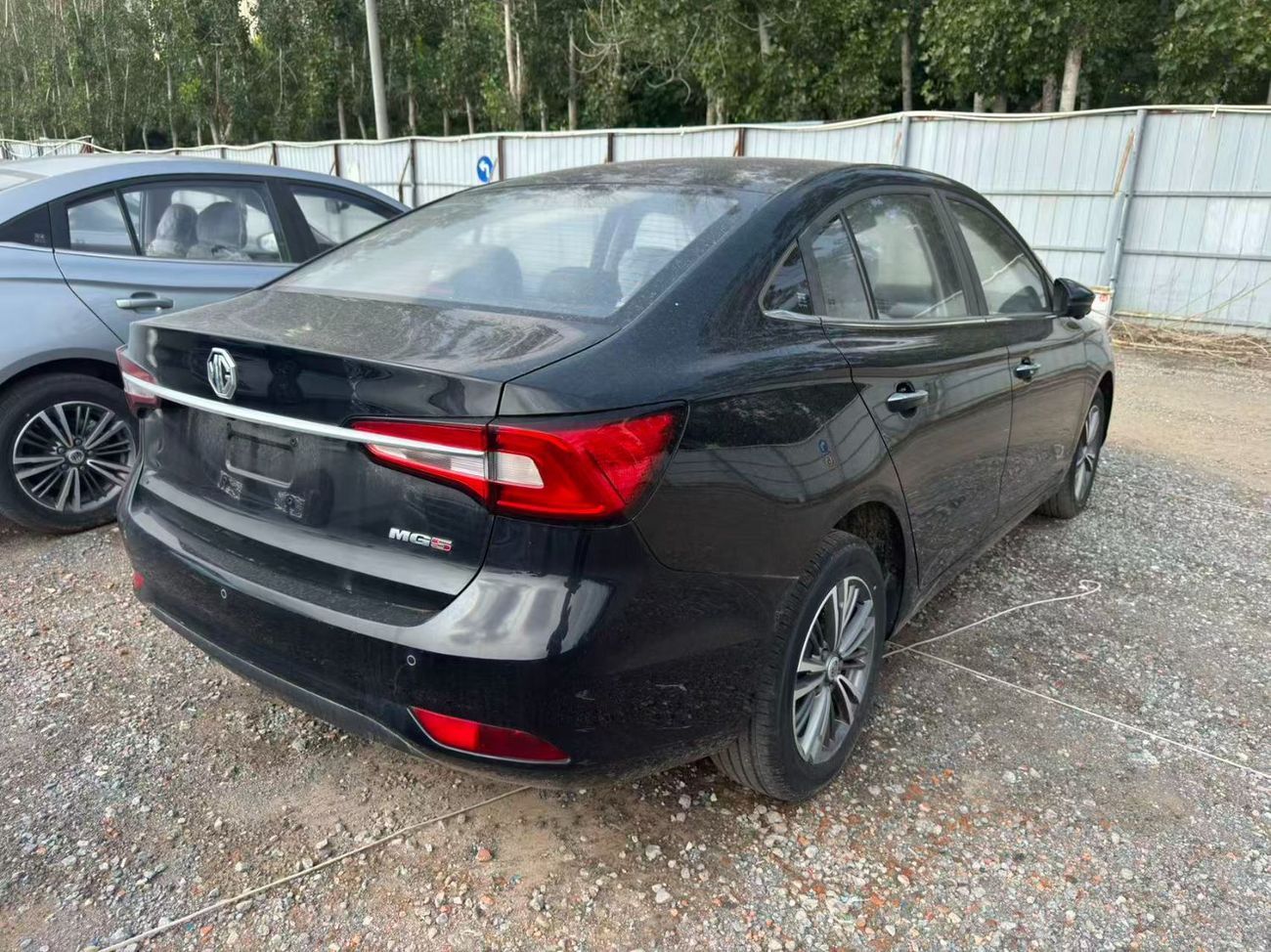 MG 5 DELUXE 1.5L A/T 2024 Full-option with sunroof Black | Export or Wholesale