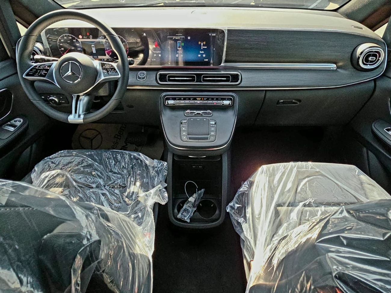 Mercedes Benz V300 Avantgarde Under Agency Warranty 2026 GCC