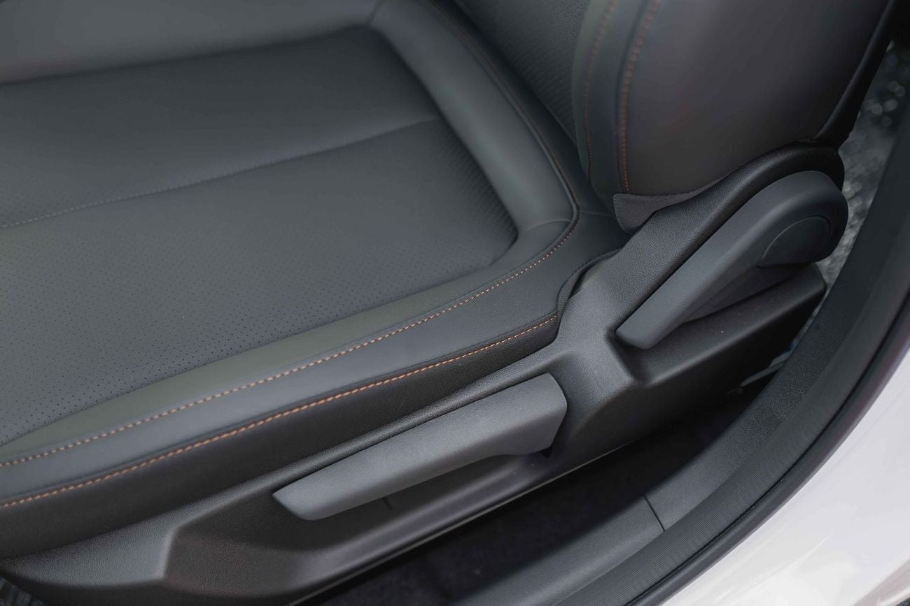تشنجان ايادو بلس Changan EADO PLUS 1.5T 2025 (White&Black)