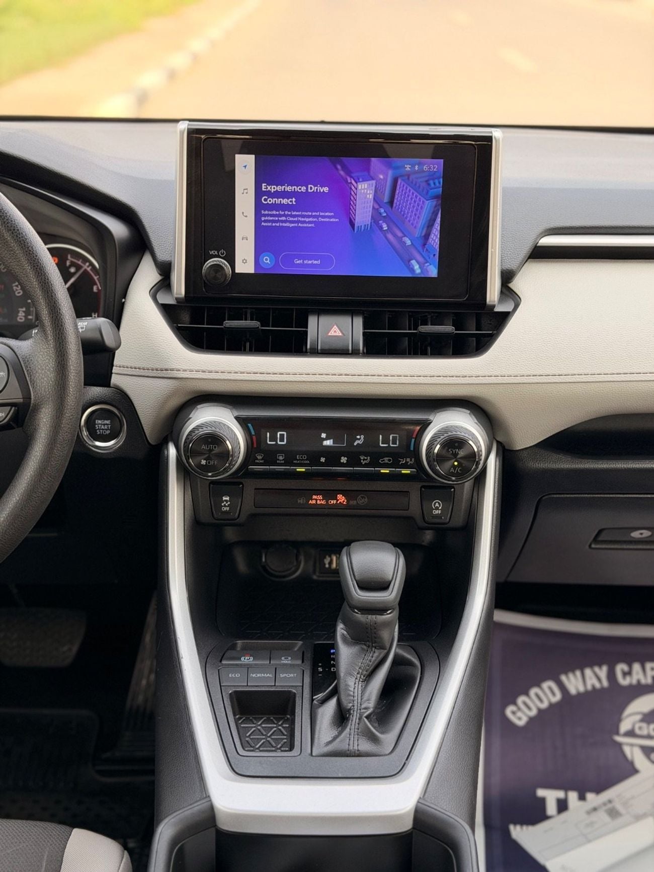 تويوتا راف ٤ XLE 2.5 L push start 2025 full option